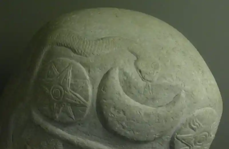 Snake around the sun on a Babylonian boundary stone